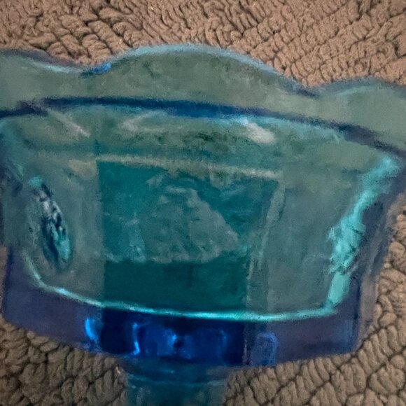 Vintage 2 Piece Tiara Strawberry And Cable Blue Glass Candy Dish W/ Lid - Picture 6 of 9